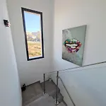 R-40-c Modern With Pool *