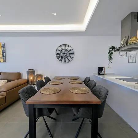 Vakantiehuis R-40-c Modern With Pool